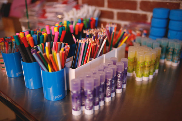 Yoobi teamed up with Super Mamas once again for their annual Vision Board Posada and has rounded up tips and tricks on how to create an easy 2019 vision board. Set your intentions, list out your goals for the year, manifest an amazing year.