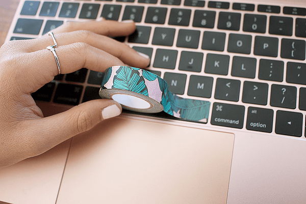 Check out Yoobi's latest DIY tips for styling your laptop. These fun idea's using colorful and printed washi tape is sure to get you tons of attention whether your a student or teacher. When you buy, Yoobi gives.